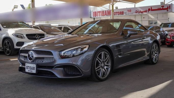 Подержанный Mercedes-Benz SL-Class 550 VI (R231) Рестайлинг, 4.7 л, 2017 в Дубае от Ibitisam Motors Серый цвет.  | AUTO.AE