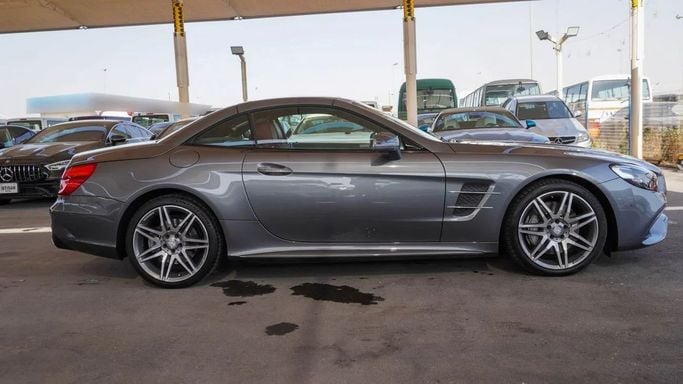 Подержанный Mercedes-Benz SL-Class 550 VI (R231) Рестайлинг, 4.7 л, 2017 в Дубае от Ibitisam Motors Серый цвет.  | AUTO.AE