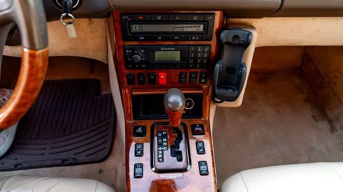 Used Mercedes-Benz SL-Class 600 IV (R129) Facelift 2, 6.0 l, 2001 in Dubai by 8 Ba Motors, Brown color. American Specs | AUTO.AE