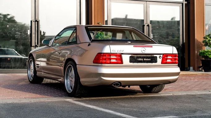 Used Mercedes-Benz SL-Class 600 IV (R129) Facelift 2, 6.0 l, 2001 in Dubai by 8 Ba Motors, Brown color. American Specs | AUTO.AE