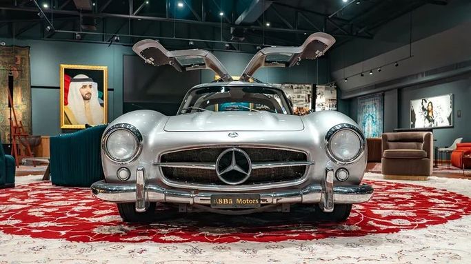 Подержанный Mercedes-Benz SL-Class 300 W198, 3.0 л, 1954 в Дубае от 8 Ba Motors Серебристый цвет. GCC | AUTO.AE