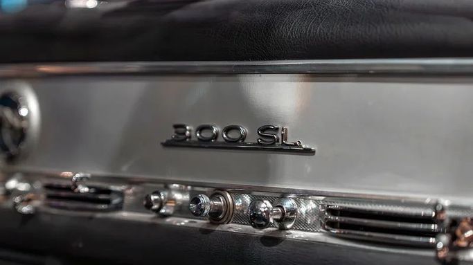 Подержанный Mercedes-Benz SL-Class 300 W198, 3.0 л, 1954 в Дубае от 8 Ba Motors Серебристый цвет. GCC | AUTO.AE