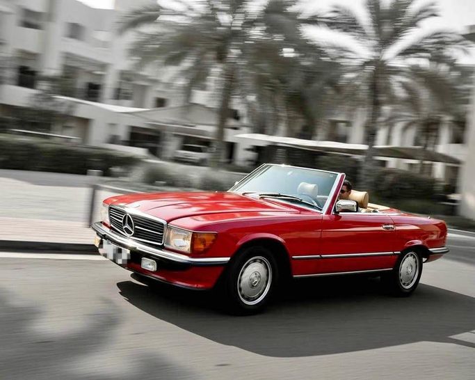 Подержанный Mercedes-Benz SL-Class 500/550 III (R107, C107), 5.0 л, 1986 в Дубае от LiveCars Красный цвет. Other | AUTO.AE