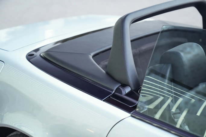 Подержанный Mercedes-Benz SL-Class 320 IV (R129) Рестайлинг, 3.2 л, 1996 в Дубае от KAM CAR VINTAGE Серебристый цвет. Японская | AUTO.AE