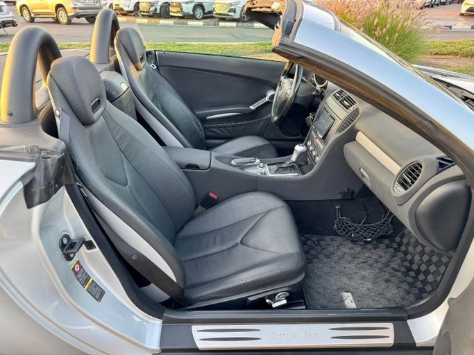 Used Mercedes-Benz SLK-Class 350 II (R171), 3.5 l, 2006 in Dubai by Saeed Auto, Silver color. Japanese Specs | AUTO.AE