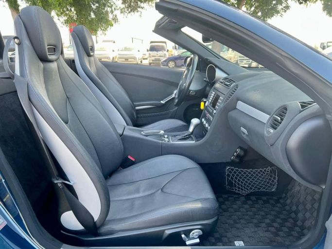 Used Mercedes-Benz SLK-Class 350 II (R171), 3.5 l, 2005 in Dubai by Saeed Auto, Black color. Japanese Specs | AUTO.AE