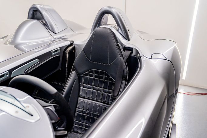 New Mercedes-Benz SLR McLaren 722, 5.4 l, 2009 in Dubai, Silver color. European Specs | AUTO.AE