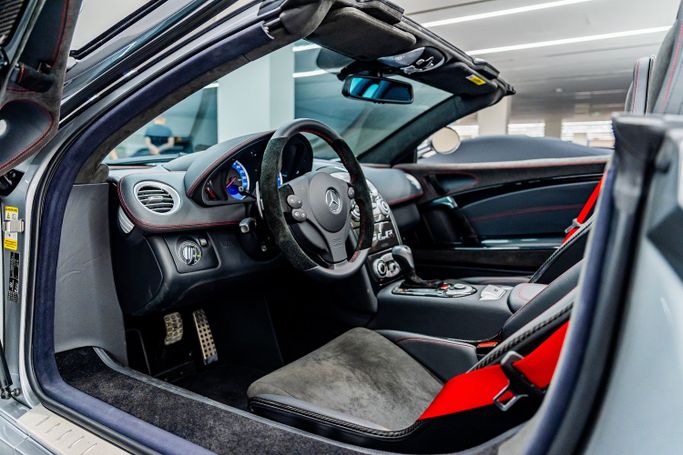 New Mercedes-Benz SLR McLaren 722, 5.4 l, 2009 in Dubai, Silver color. European Specs | AUTO.AE