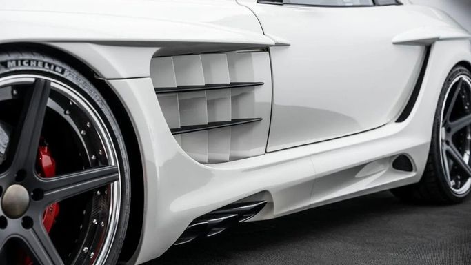 Used Mercedes-Benz SLR McLaren  , 5.4 l, 2006 in Dubai by Al Ain Class Motors, White color. GCC Specs | AUTO.AE