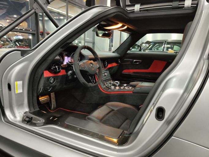 Подержанный Mercedes-Benz SLS AMG GT, 6.2 л, 2014 в Дубае от STAR COLLECTION LLC Серый цвет. Американская | AUTO.AE