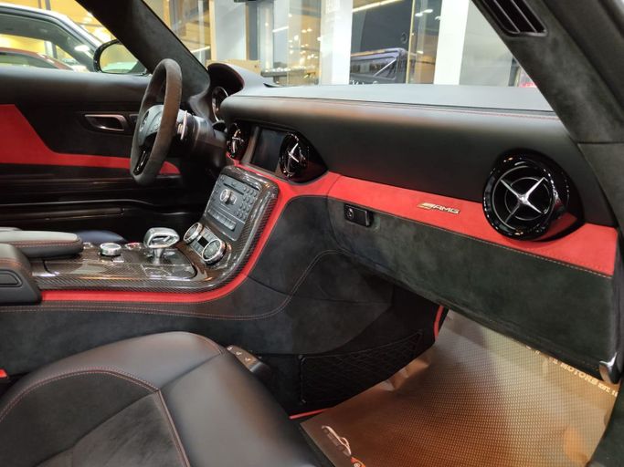 Подержанный Mercedes-Benz SLS AMG GT, 6.2 л, 2014 в Дубае от STAR COLLECTION LLC Серый цвет. Американская | AUTO.AE