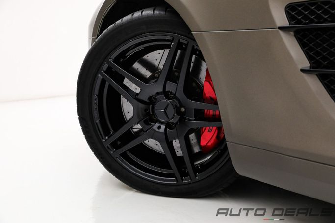Подержанный Mercedes-Benz SLS AMG, 6.2 л, 2011 в Дубае от AUTO DEALS Серый цвет. GCC | AUTO.AE