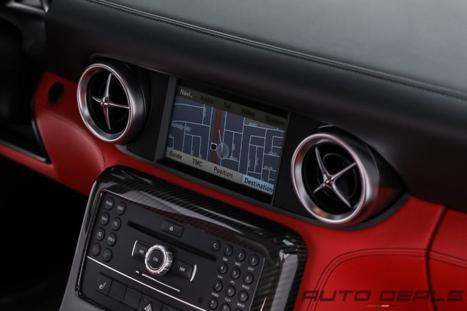 Подержанный Mercedes-Benz SLS AMG, 6.2 л, 2012 в Дубае от AUTO DEALS Белый цвет. GCC | AUTO.AE