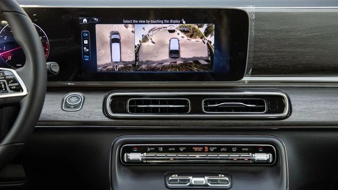 Новый Mercedes-Benz V-Class 300 III (W447) Рестайлинг 2, 2.0 л, 2025 в Дубае от Dresden Motors Черный цвет. GCC | AUTO.AE