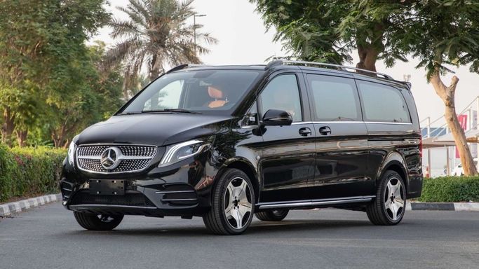 Новый Mercedes-Benz V-Class 300 III (W447) Рестайлинг 2, 2.0 л, 2023 в Дубае от Dresden Motors Черный цвет. Китайская | AUTO.AE
