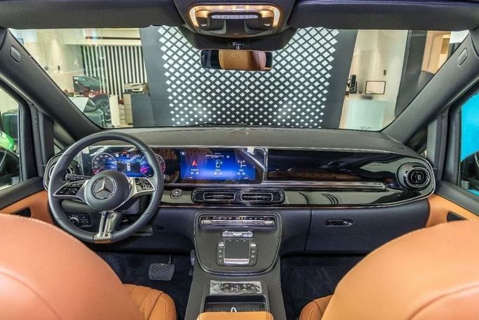 Новый Mercedes-Benz V-Class 300 III (W447) Рестайлинг 2, 2.0 л, 2025 в Дубае от Laith Alobaidi Motors Черный цвет. GCC | AUTO.AE