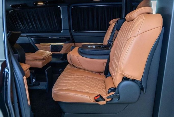Новый Mercedes-Benz V-Class 300 III (W447) Рестайлинг 2, 2.0 л, 2025 в Дубае от Laith Alobaidi Motors Черный цвет. GCC | AUTO.AE