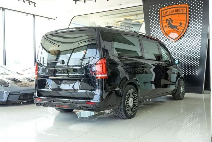 Новый Mercedes-Benz V-Class 300 III (W447) Рестайлинг 2, 2.0 л, 2025 в Дубае от Laith Alobaidi Motors Черный цвет. GCC | AUTO.AE