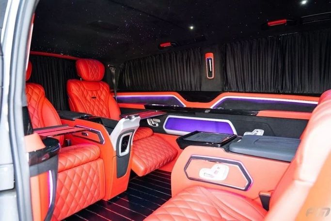 Новый Mercedes-Benz V-Class 250 L III (W447) Рестайлинг, 2.0 л, 2023 в Дубае от Fakhoury Серый цвет. GCC | AUTO.AE