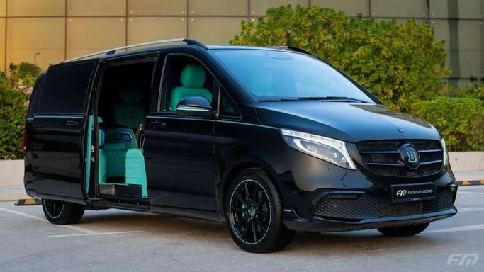 Новый Mercedes-Benz V-Class 250 L III (W447) Рестайлинг, 2.0 л, 2022 в Дубае от Fakhoury Черный цвет. GCC | AUTO.AE