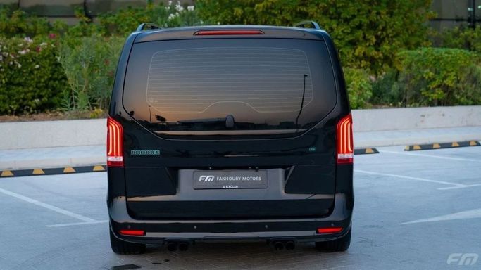 Новый Mercedes-Benz V-Class 250 L III (W447) Рестайлинг, 2.0 л, 2022 в Дубае от Fakhoury Черный цвет. GCC | AUTO.AE
