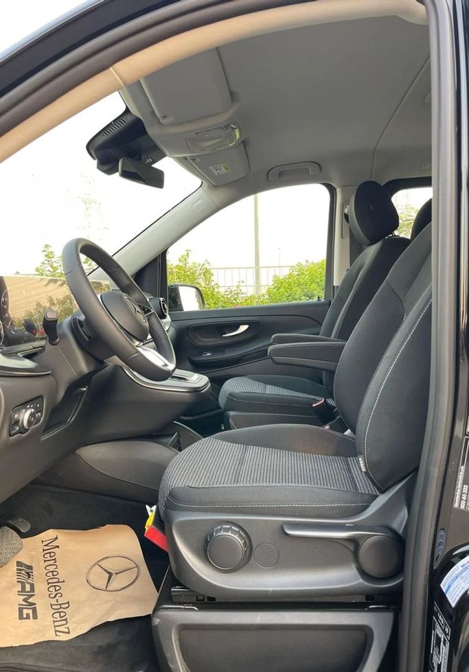 Новый Mercedes-Benz V-Class 300 III (W447) Рестайлинг 2, 2.0 л, 2025 в Дубае от Auto Gallery DXB Черный цвет. GCC | AUTO.AE
