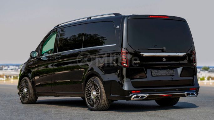 Новый Mercedes-Benz V-Class 250 III (W447) Рестайлинг 2, 1.9 л, 2023 в Дубае от Milele Черный цвет. Other | AUTO.AE