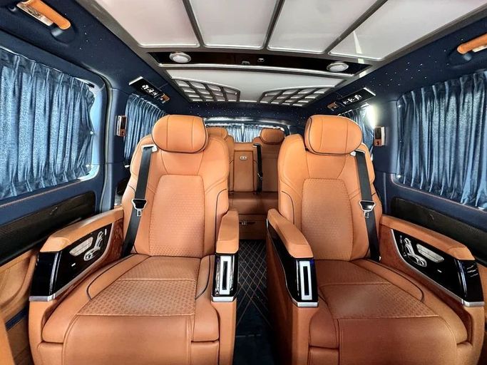 Подержанный Mercedes-Benz V-Class 300 III (W447) Рестайлинг 2, 2.0 л, 2024 в Дубае от Nice Cars Motos Черный цвет. Other | AUTO.AE