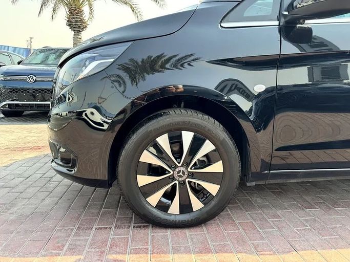 Подержанный Mercedes-Benz V-Class 300 III (W447) Рестайлинг 2, 2.0 л, 2024 в Дубае от Nice Cars Motos Черный цвет. Other | AUTO.AE