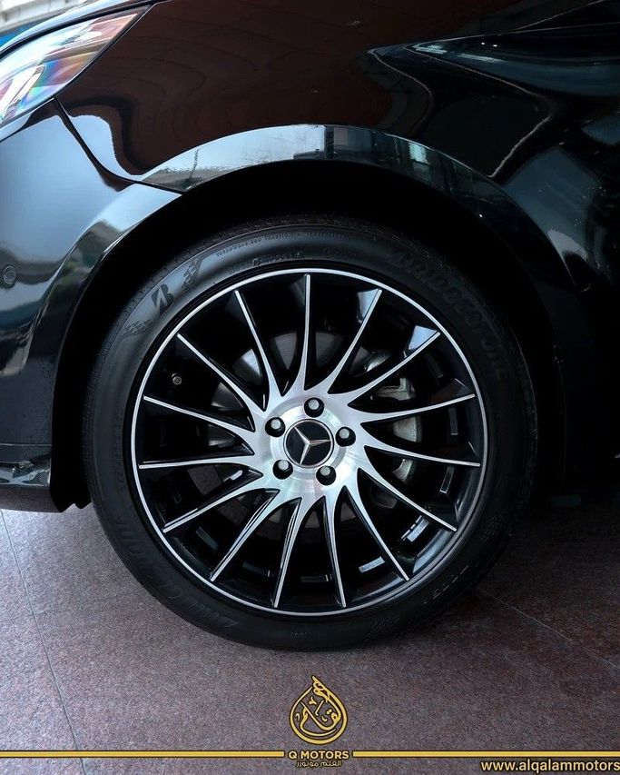 Used Mercedes-Benz V-Class 250 III (W447) Facelift, 2.0 l, 2020 in Dubai by Q Motors, Black color. GCC Specs | AUTO.AE