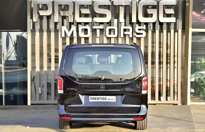 Новый Mercedes-Benz V-Class 300 III (W447) Рестайлинг 2, 2.0 л, 2025 в Дубае от Prestige motors Черный цвет. GCC | AUTO.AE