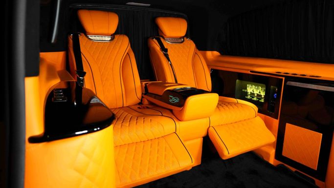 Новый Mercedes-Benz V-Class 250 III (W447) Рестайлинг, 1.9 л, 2023 в Дубае от Dourado Luxury Car Черный цвет. Европейская | AUTO.AE