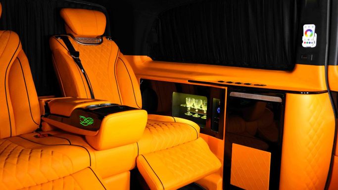 Новый Mercedes-Benz V-Class 250 III (W447) Рестайлинг, 1.9 л, 2023 в Дубае от Dourado Luxury Car Черный цвет. Европейская | AUTO.AE