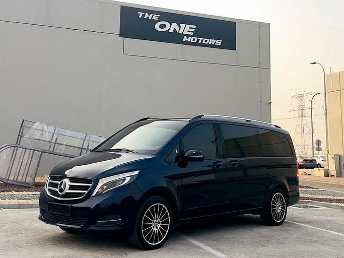 Подержанный Mercedes-Benz V-Class 250 III (W447), 2.0 л, 2019 в Дубае от The One Motors Коричневый цвет. GCC | AUTO.AE