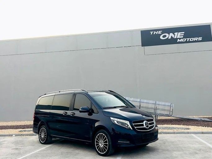 Подержанный Mercedes-Benz V-Class 250 III (W447), 2.0 л, 2019 в Дубае от The One Motors Коричневый цвет. GCC | AUTO.AE