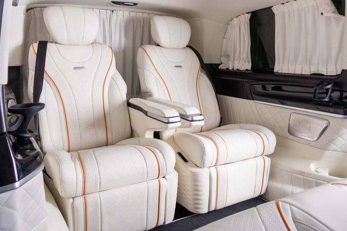 Подержанный Mercedes-Benz V-Class 250 III (W447) Рестайлинг, 2.0 л, 2022 в Дубае от The Car Superstore Черный цвет. Other | AUTO.AE