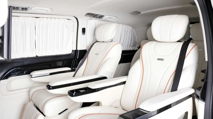 Подержанный Mercedes-Benz V-Class 250 III (W447) Рестайлинг, 2.0 л, 2022 в Дубае от The Car Superstore Черный цвет. Other | AUTO.AE