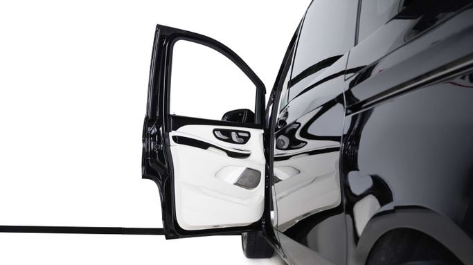 Подержанный Mercedes-Benz V-Class 250 III (W447) Рестайлинг, 2.0 л, 2022 в Дубае от The Car Superstore Черный цвет. Other | AUTO.AE