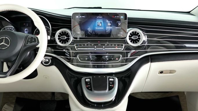 Подержанный Mercedes-Benz V-Class 250 III (W447) Рестайлинг, 2.0 л, 2022 в Дубае от The Car Superstore Черный цвет. Other | AUTO.AE