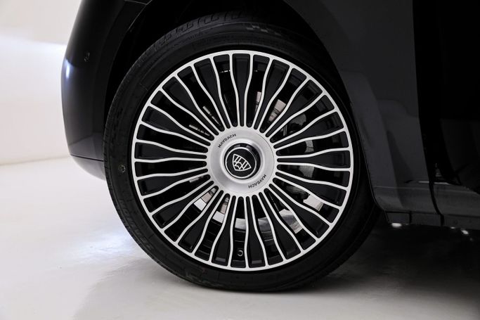 Подержанный Mercedes-Benz V-Class 300 III (W447) Рестайлинг 2, 2.0 л, 2025 в Дубае от AUTO DEALS Черный цвет. GCC | AUTO.AE