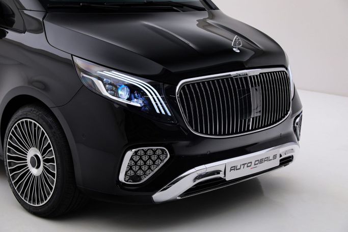 Подержанный Mercedes-Benz V-Class 300 III (W447) Рестайлинг 2, 2.0 л, 2025 в Дубае от AUTO DEALS Черный цвет. GCC | AUTO.AE