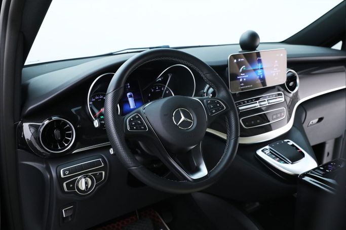 Подержанный Mercedes-Benz V-Class 300 III (W447) Рестайлинг 2, 2.0 л, 2024 в Дубае от AUTO DEALS Черный цвет. GCC | AUTO.AE