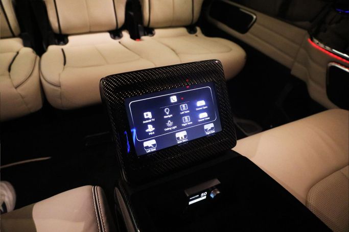 Подержанный Mercedes-Benz V-Class 300 III (W447) Рестайлинг 2, 2.0 л, 2024 в Дубае от AUTO DEALS Черный цвет. GCC | AUTO.AE