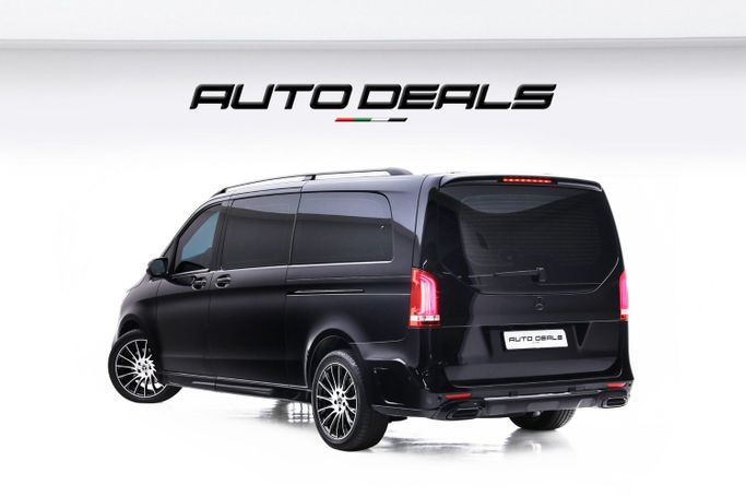 Подержанный Mercedes-Benz V-Class 300 III (W447) Рестайлинг 2, 2.0 л, 2024 в Дубае от AUTO DEALS Черный цвет. GCC | AUTO.AE
