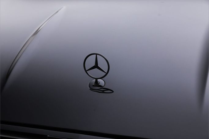 Подержанный Mercedes-Benz V-Class 300 III (W447) Рестайлинг 2, 2.0 л, 2024 в Дубае от AUTO DEALS Черный цвет. GCC | AUTO.AE