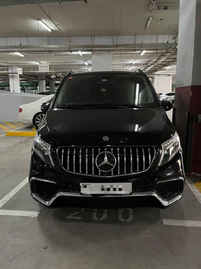Used Mercedes-Benz V-Class 250 III (W447) Facelift, 2.0 l, 2020 in Dubai, Black color. GCC Specs | AUTO.AE