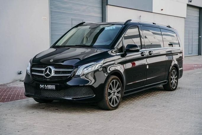 Новый Mercedes-Benz V-Class 250 III (W447) Рестайлинг, 2.0 л, 2024 в Дубае от Mercury Global FZCO Черный цвет. GCC | AUTO.AE