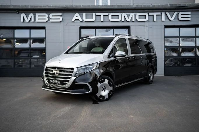 جديدة Mercedes-Benz V-Class 300 III (W447 W447) شد الوجه 2, 1.9 l, 2025 في في دبي من Mercury Global FZCO، اللون أسود. مواصفات الخليج | AUTO.AE
