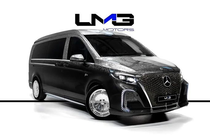 مستعملة Mercedes-Benz V-Class 300 III (W447 W447) فيس ليفت 2, 2.0 l, 2025 في في دبي من LMG Motors، اللون رمادي. مواصفات الخليج | AUTO.AE