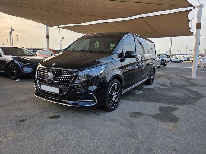 Подержанный Mercedes-Benz V-Class 300 III (W447) Рестайлинг 2, 2.0 л, 2025 в Дубае от AL BAHIYA INTERNATIONAL MOTORS FZE Черный цвет.  | AUTO.AE